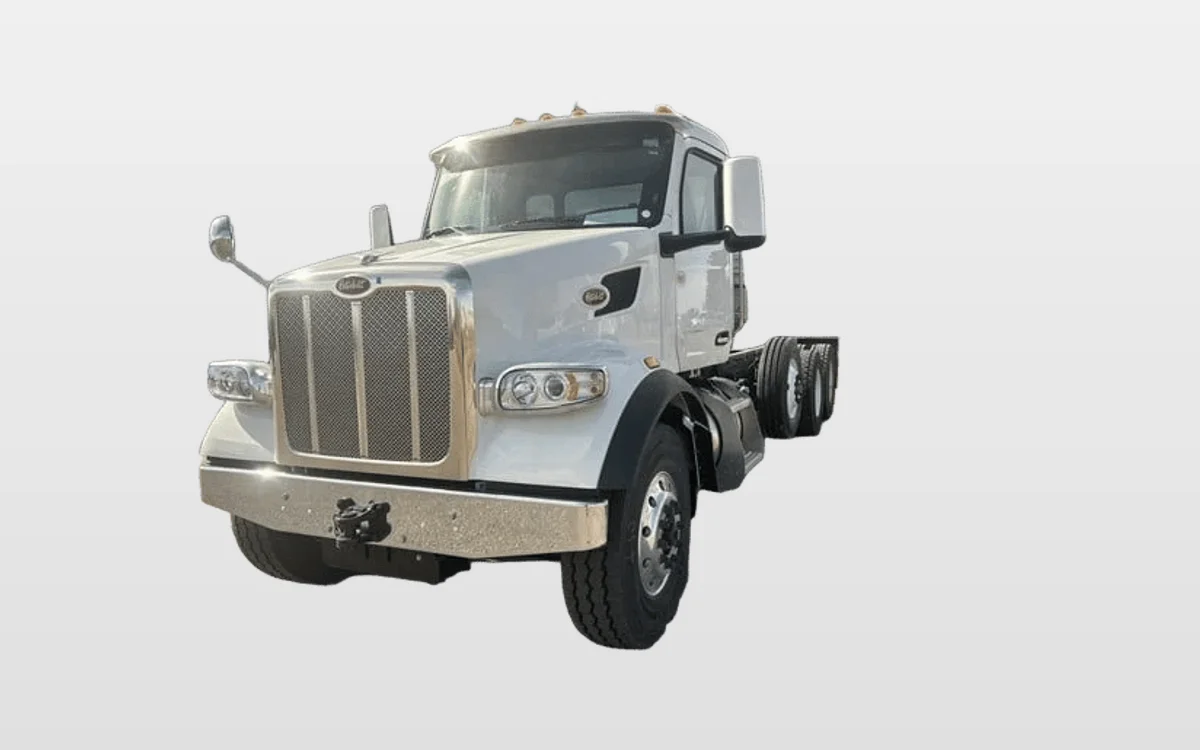 2025 Peterbilt 567 - image 1