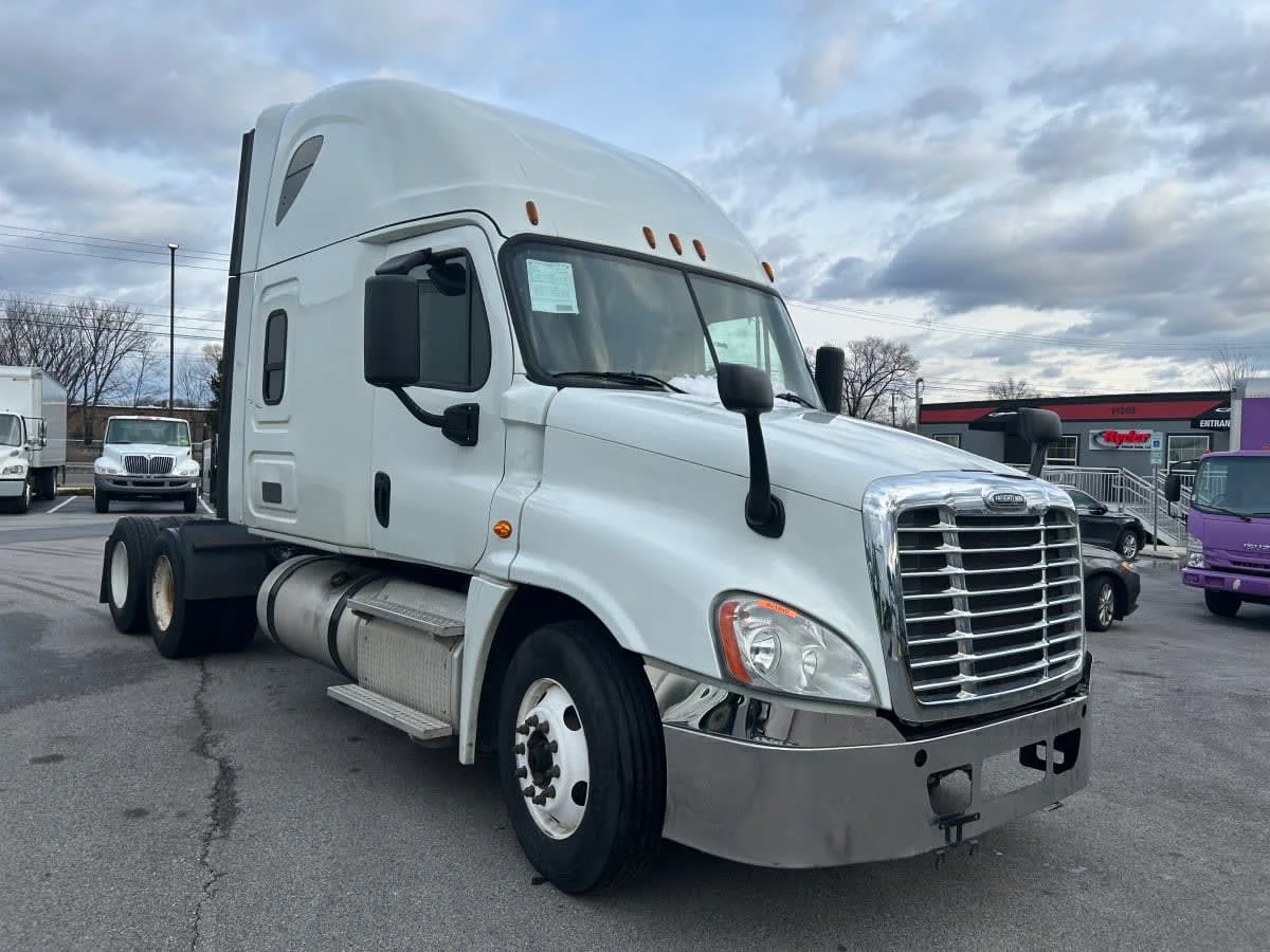 2019 Freightliner Cascadia in Beltsville, MD — photo 3