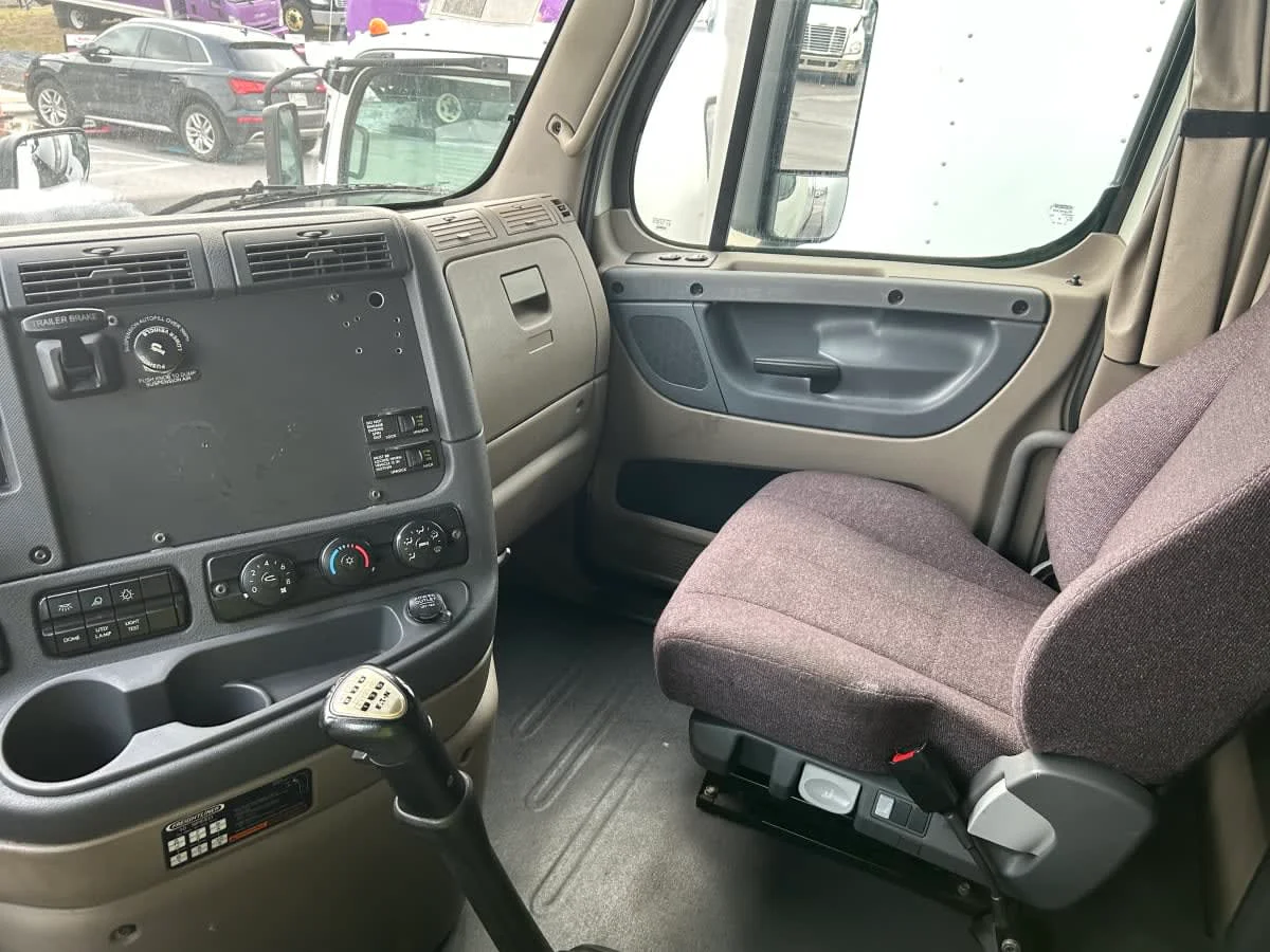 2019 Freightliner Cascadia in Beltsville, MD — photo 7