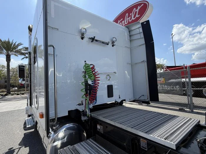 2027 Peterbilt 589 - image 6