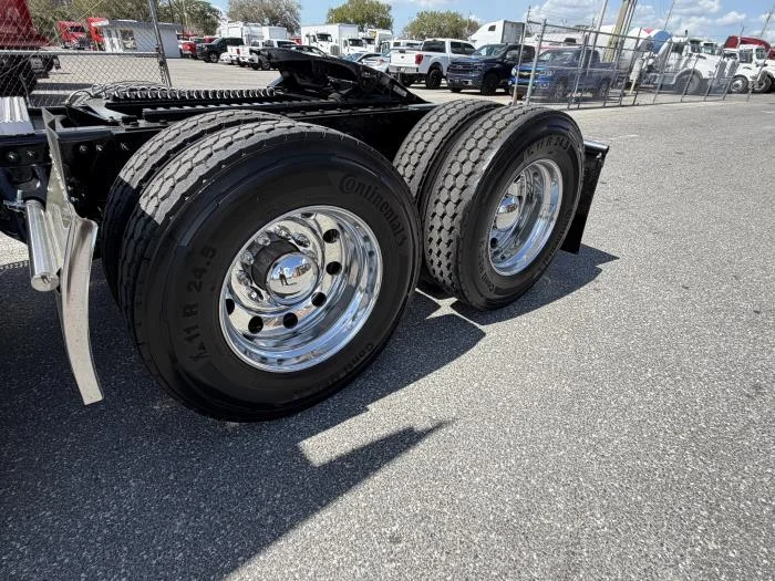 2027 Peterbilt 589 in Orlando, FL — photo 8