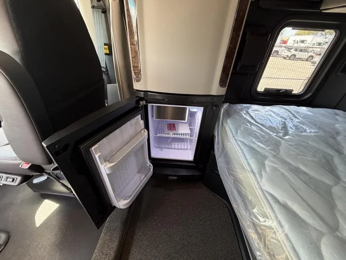 2027 Peterbilt 589 - image 28