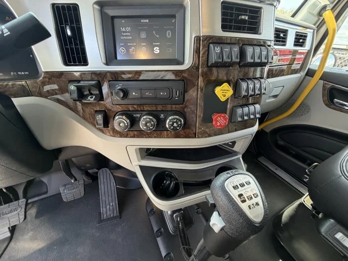 2027 Peterbilt 589 - image 23