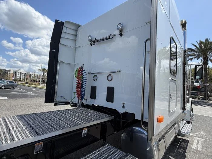 2027 Peterbilt 589 - image 13