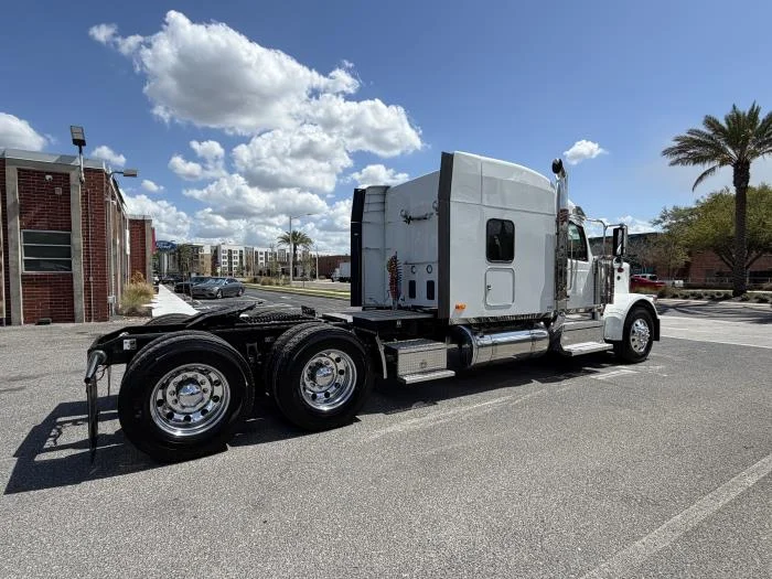 2027 Peterbilt 589 - image 11