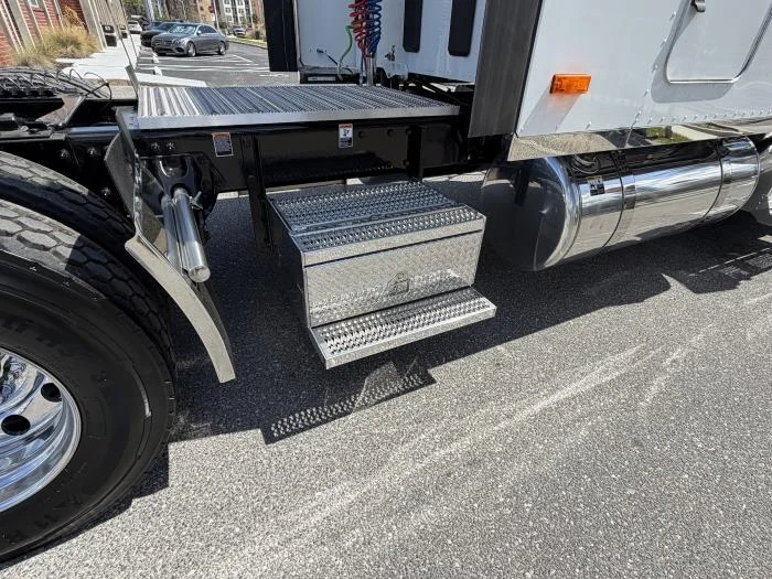 2027 Peterbilt 589 - image 12
