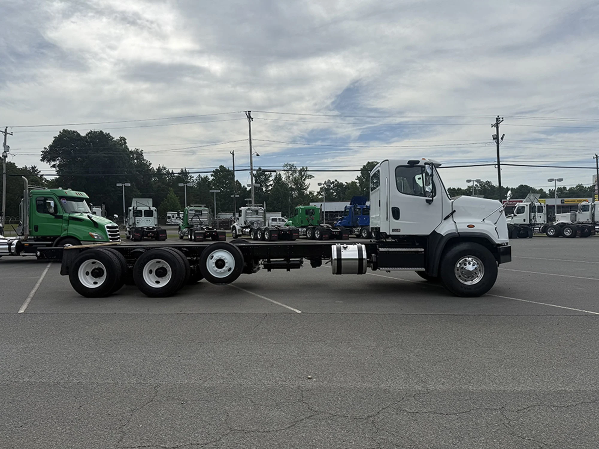 2019 Freightliner 108SD — photo 3