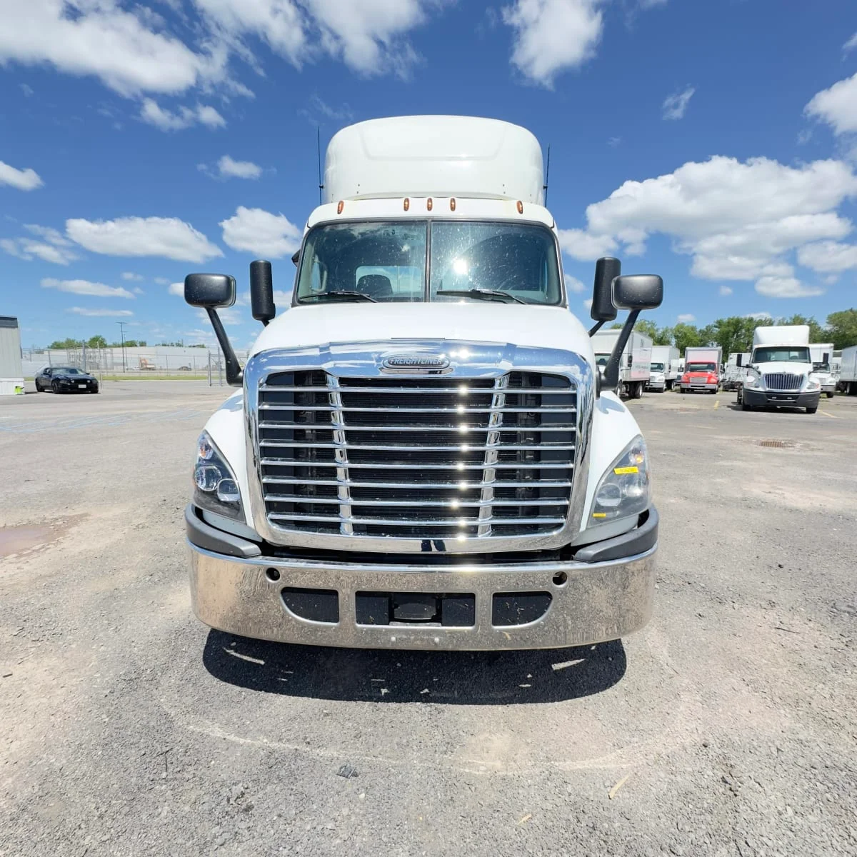 2019 Freightliner Cascadia - image 2