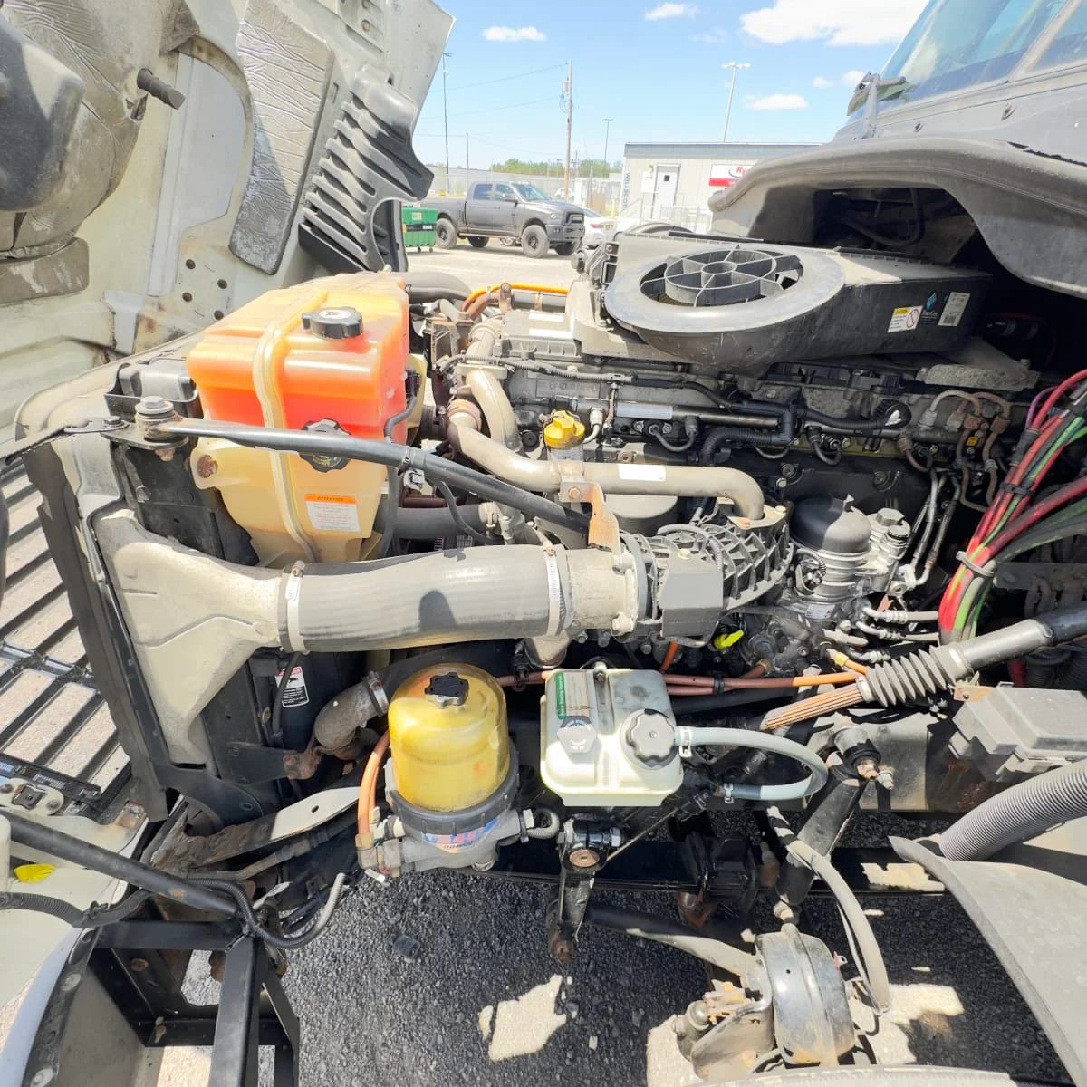 2019 Freightliner Cascadia - image 8