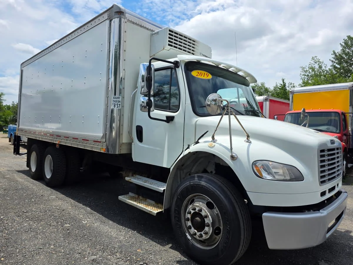 2019 Freightliner M2 106 - image 3
