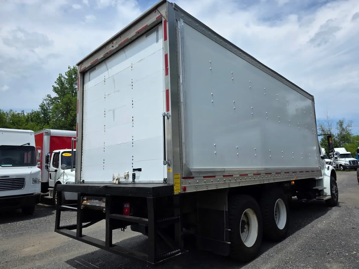 2019 Freightliner M2 106 - image 4