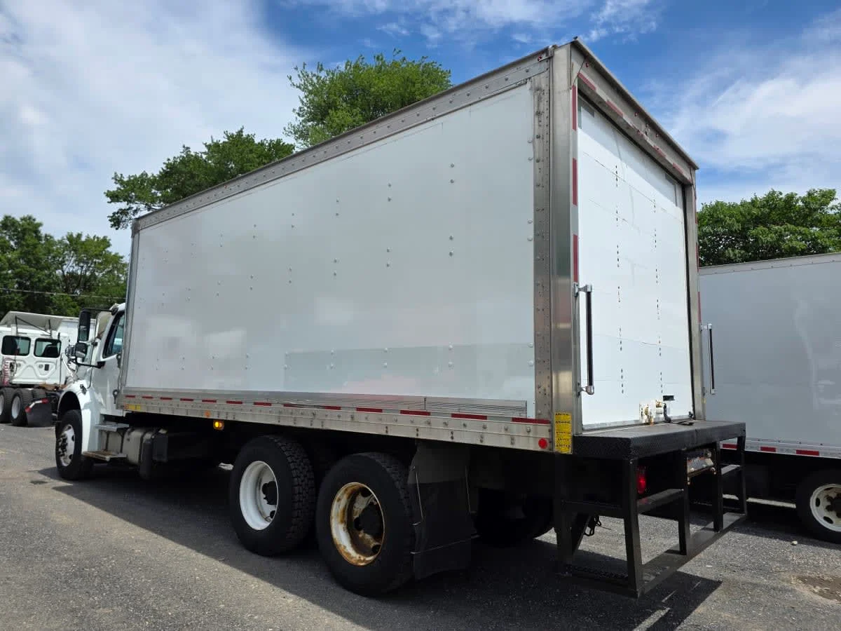 2019 Freightliner M2 106 - image 6
