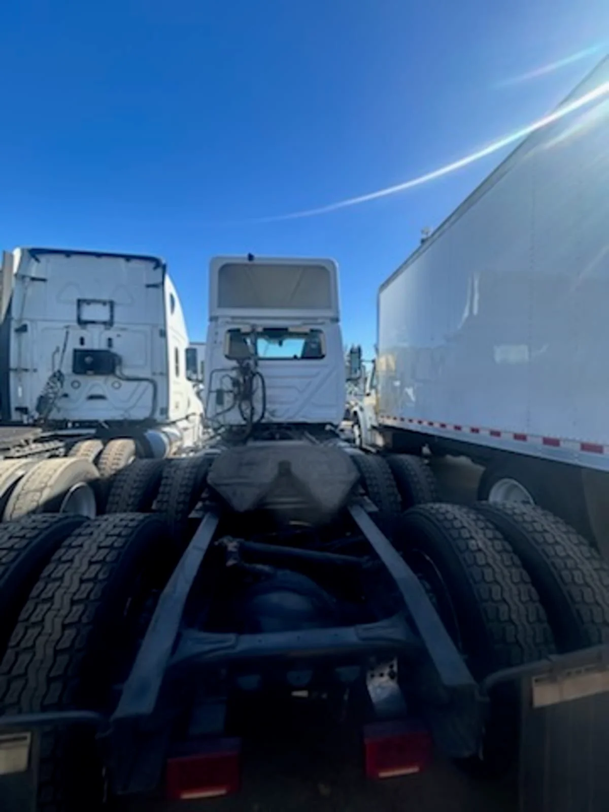 2019 International LT - image 5