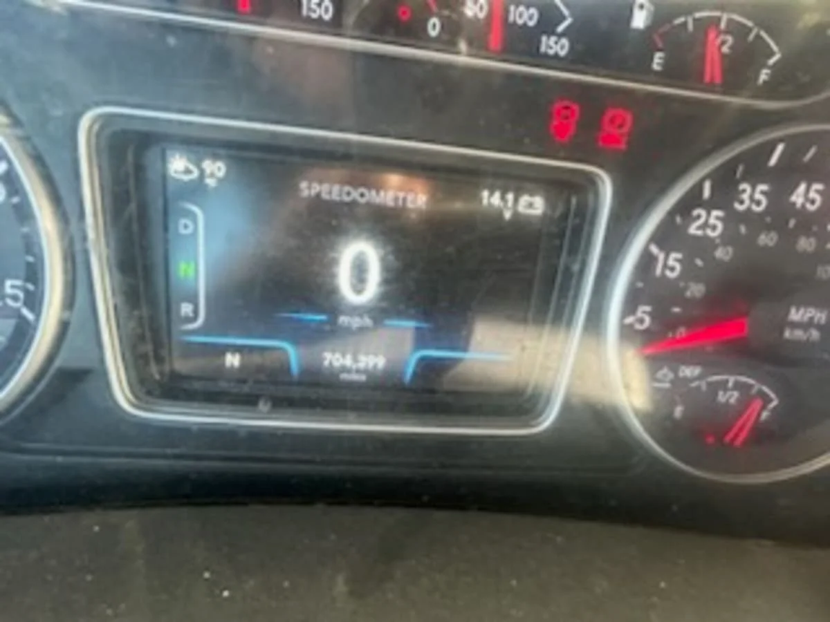 2019 International LT - image 9