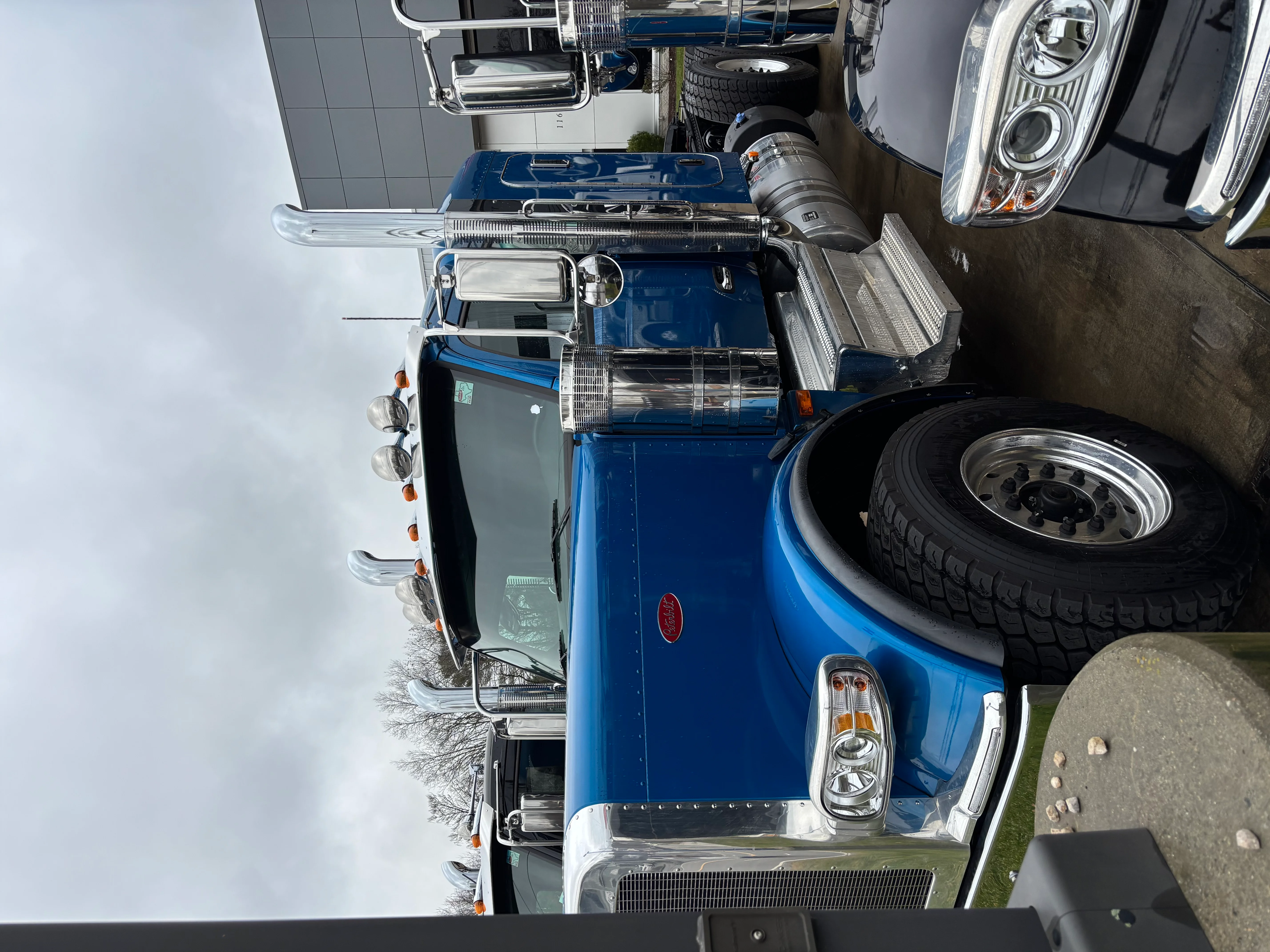 2025 Peterbilt 589 in Johnston, RI — photo 2