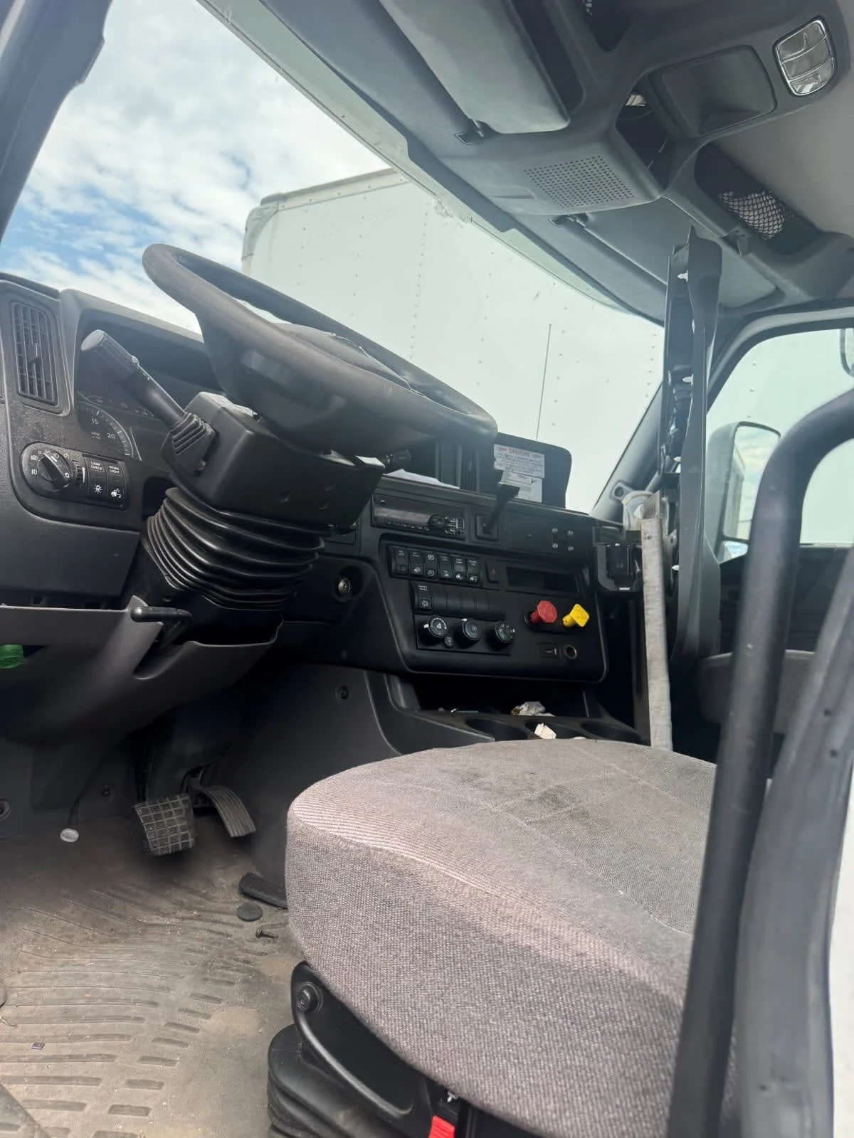 2018 International LT in Springfield, MA — photo 6