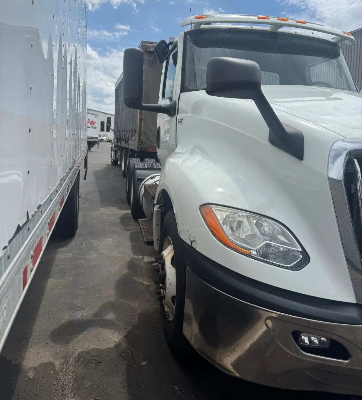 2018 International LT in Springfield, MA — photo 3