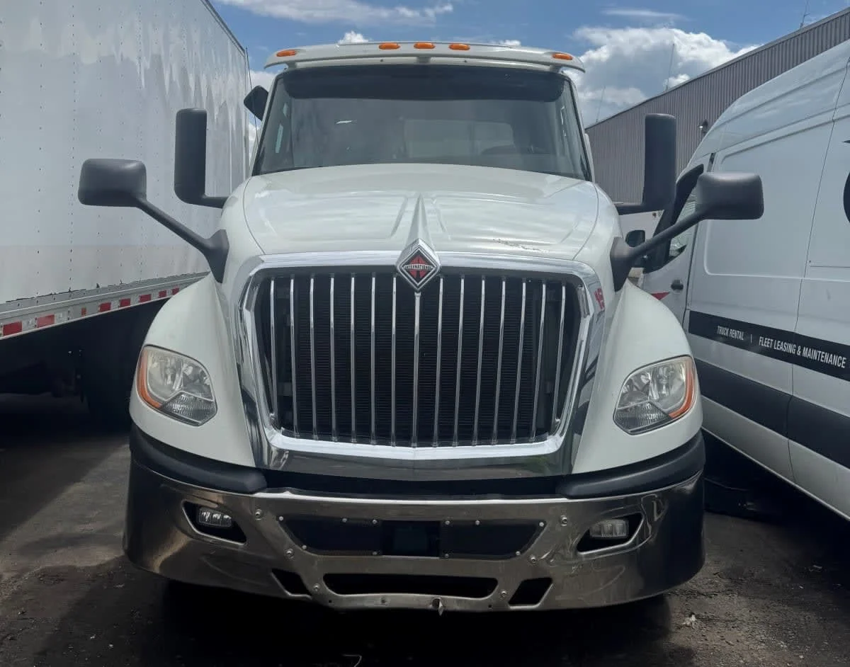 2018 International LT in Springfield, MA — photo 2