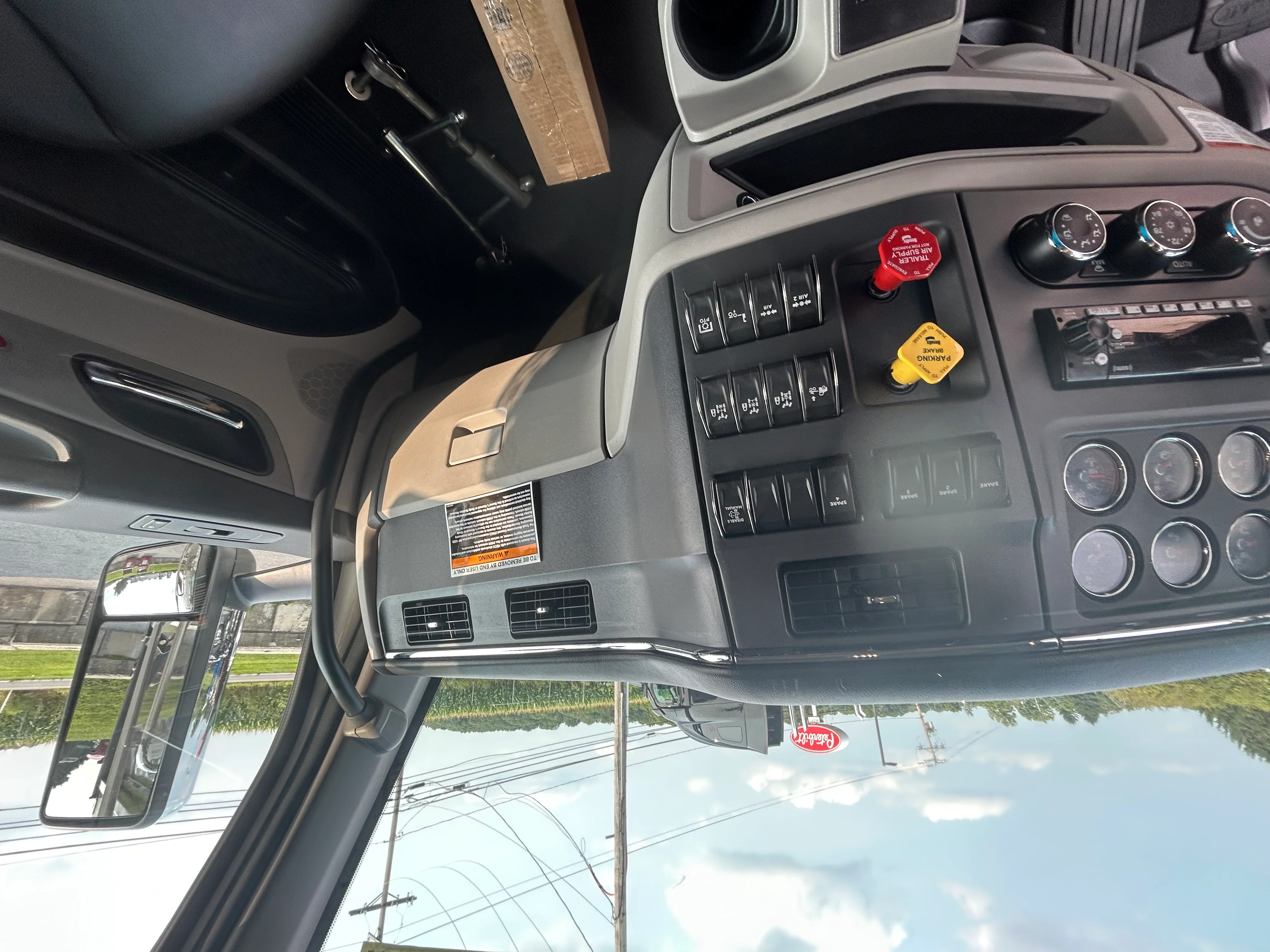 2027 Peterbilt 567 in Allentown, PA — photo 11