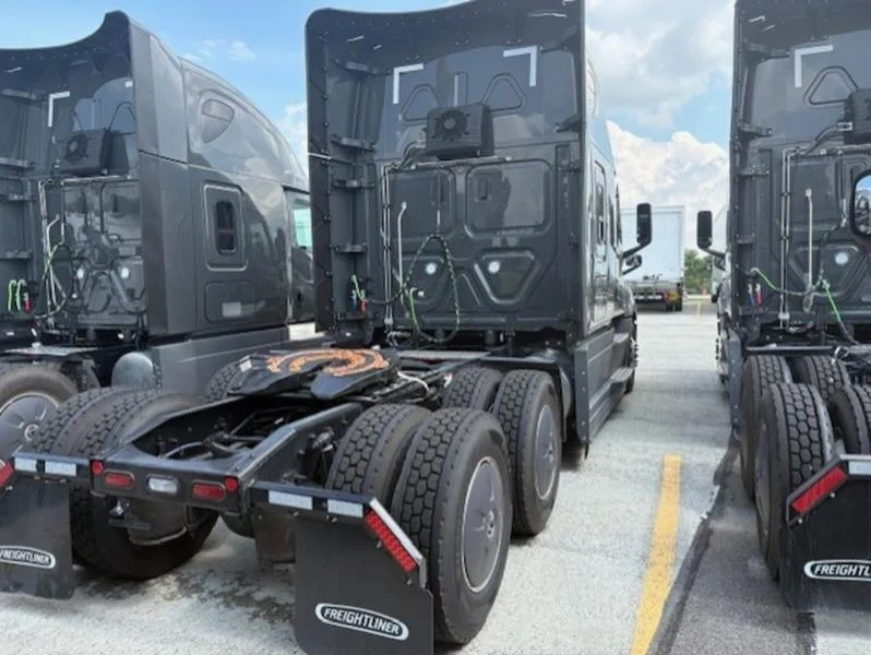 2026 Freightliner Cascadia in Columbus, OH — photo 4