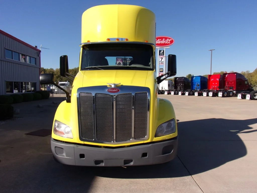 2021 Peterbilt 579 - image 2