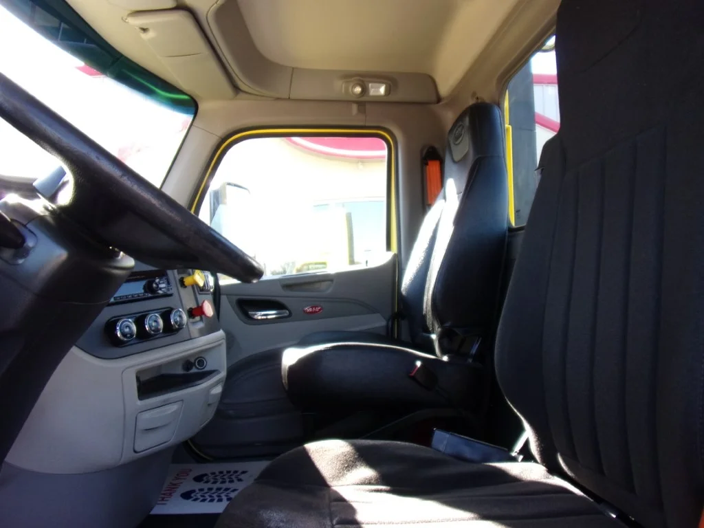 2021 Peterbilt 579 - image 12