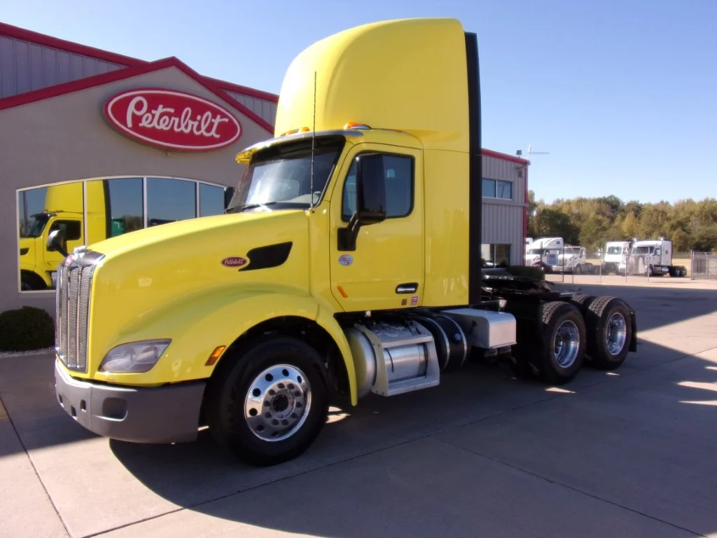 2021 Peterbilt 579 - image 1