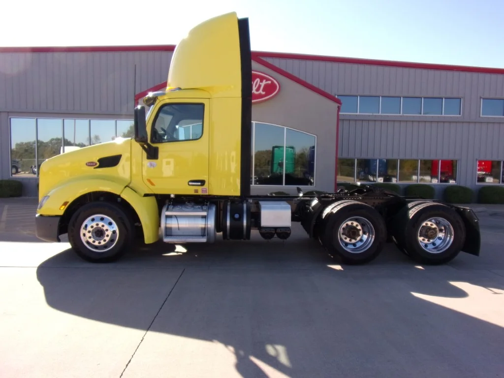 2021 Peterbilt 579 - image 10