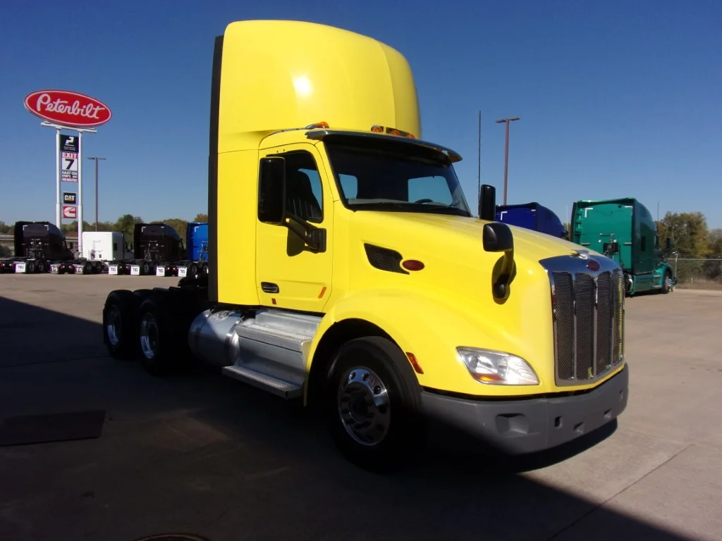2021 Peterbilt 579 - image 3