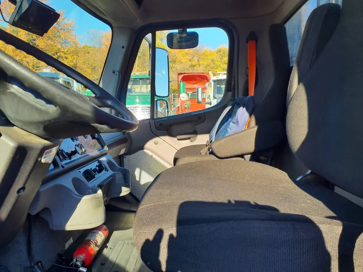 2019 Freightliner M2 106 - image 11