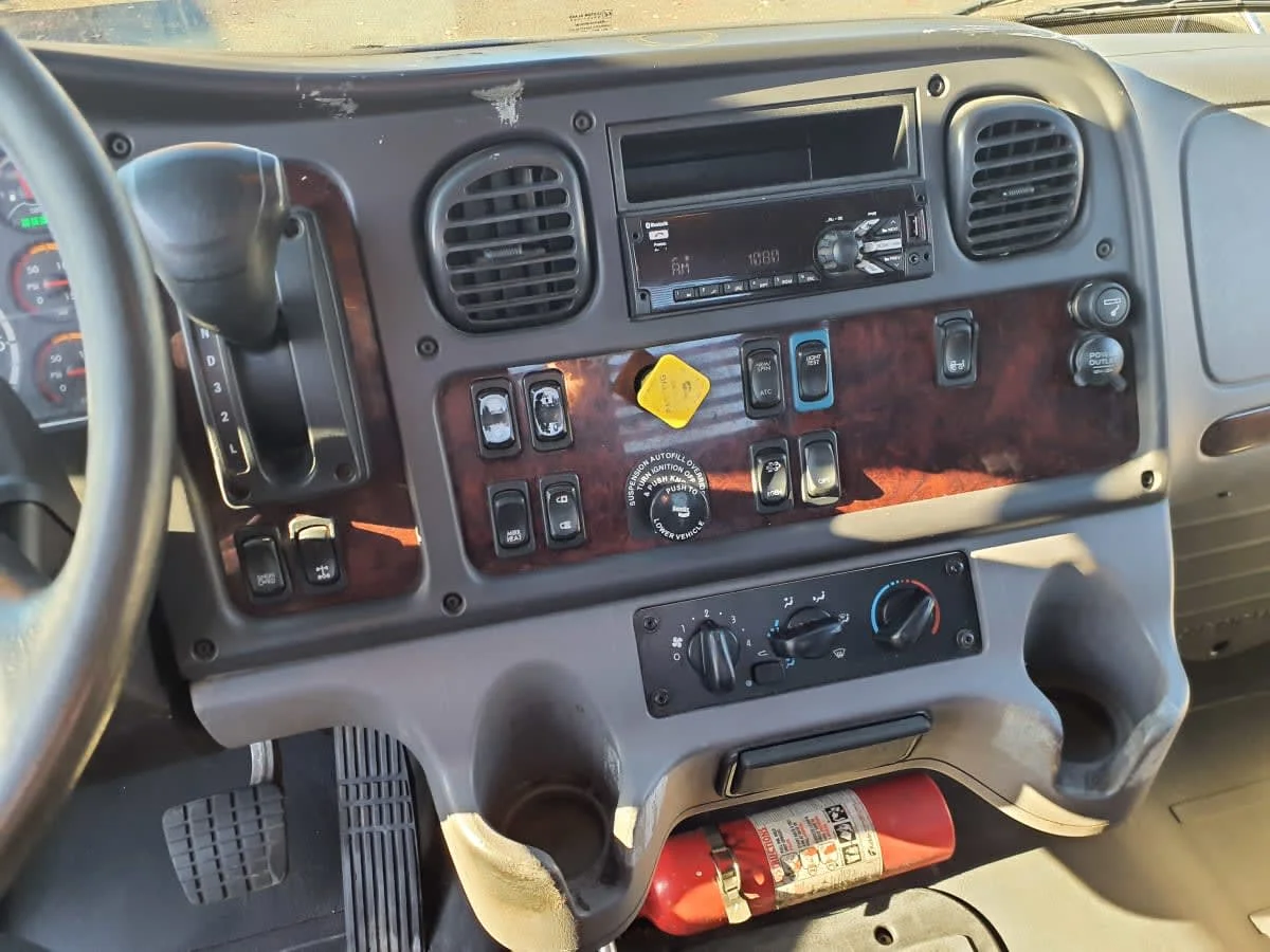 2019 Freightliner M2 106 in Springfield, MA — photo 7
