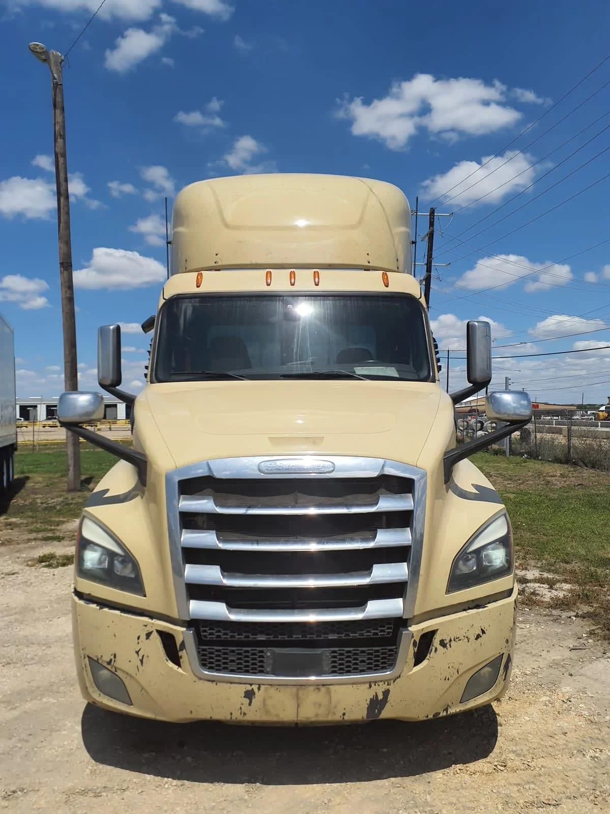 2020 Freightliner Cascadia - image 2
