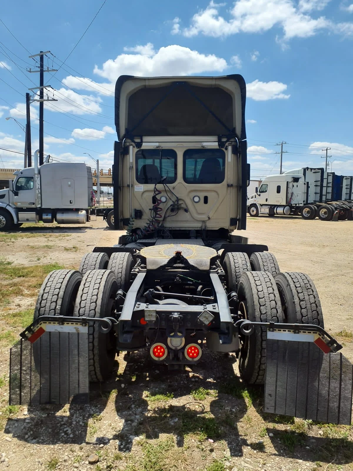 2020 Freightliner Cascadia - image 5