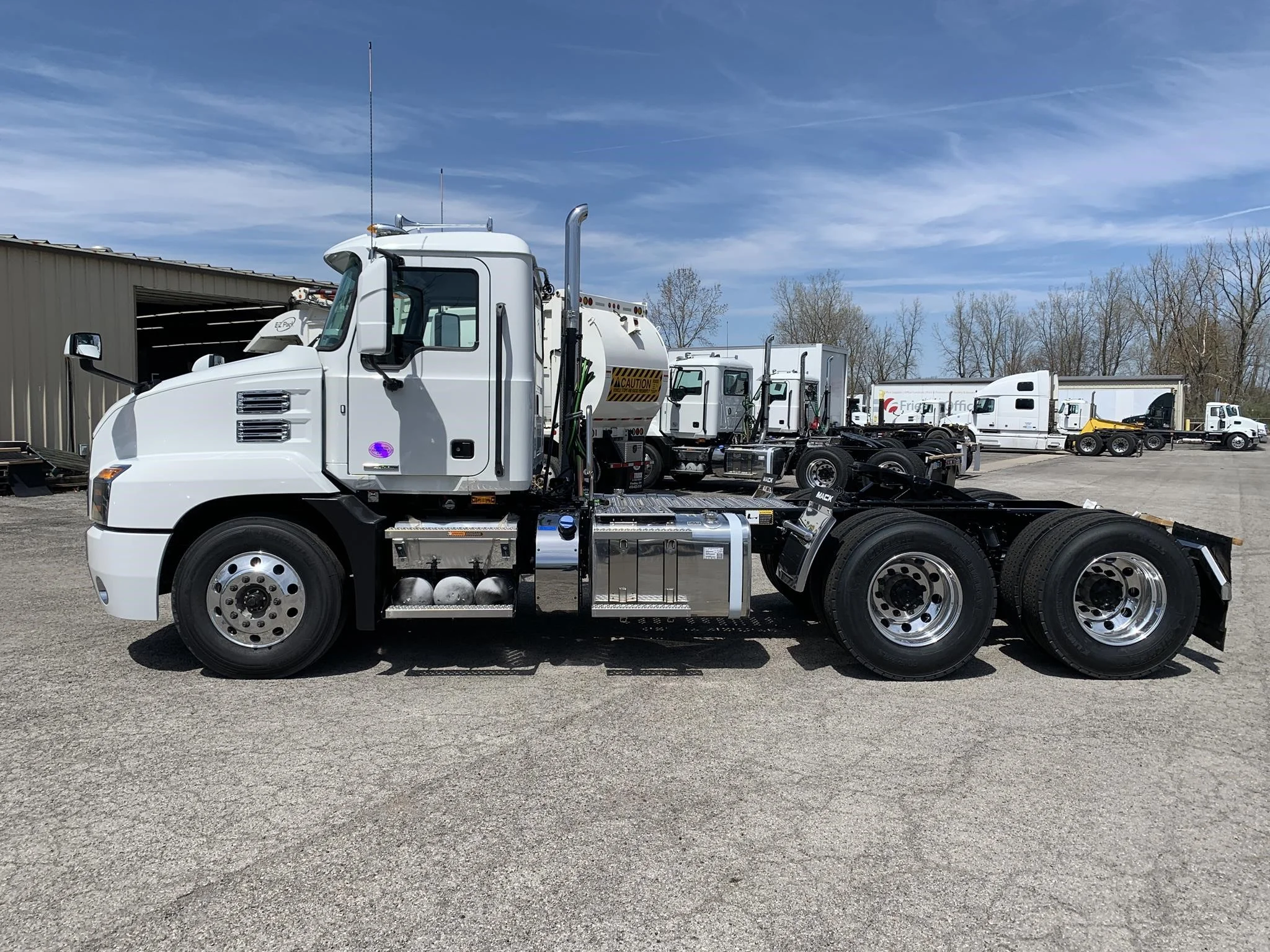 2026 Mack Anthem — photo 2