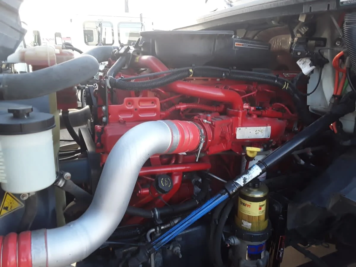 2019 International LT - image 8