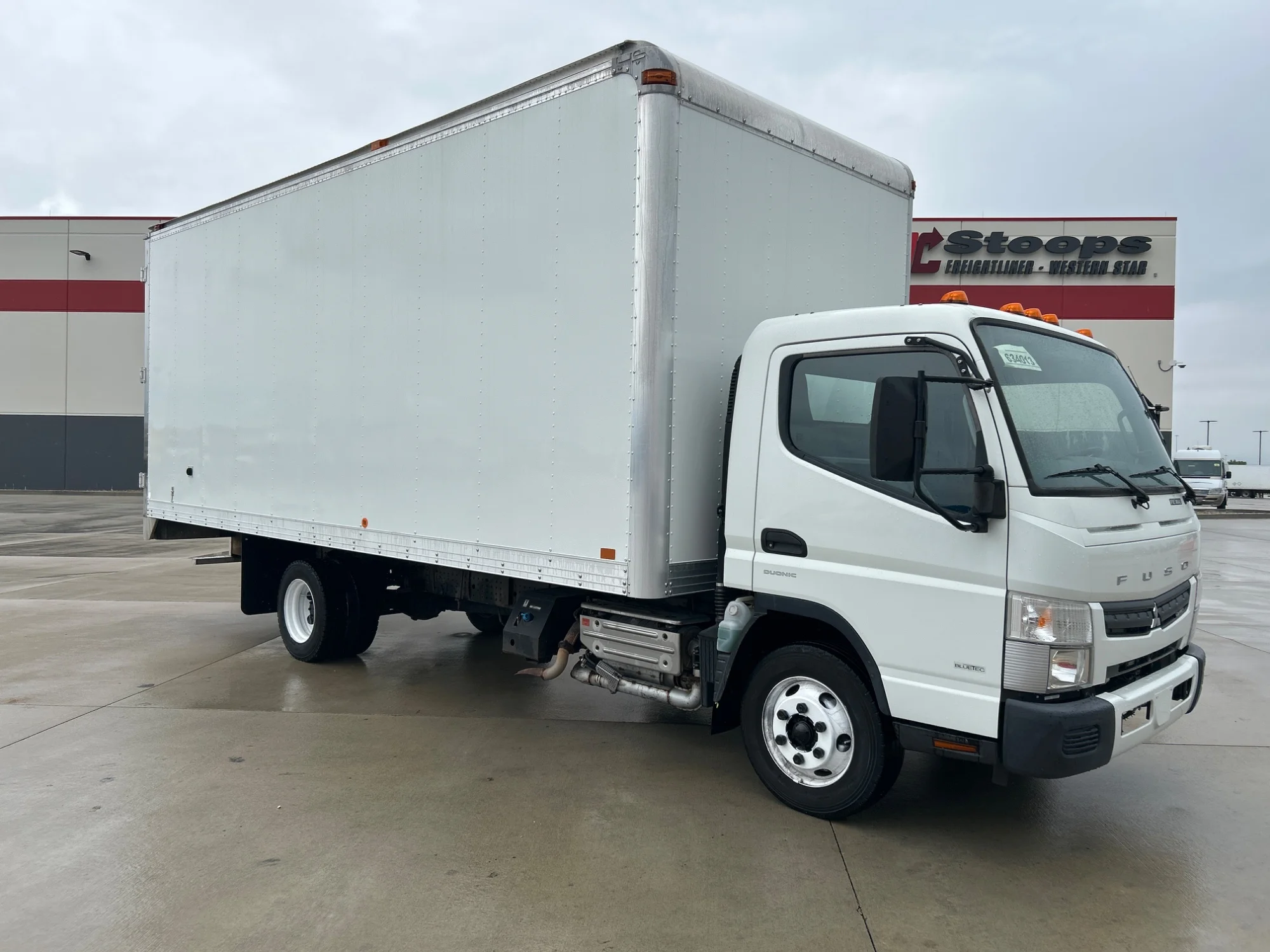 2017 Mitsubishi Fuso FE in Indianapolis, IN — photo 3