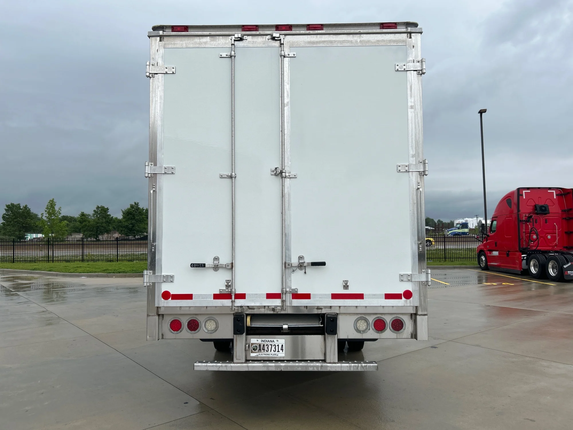 2017 Mitsubishi Fuso FE in Indianapolis, IN — photo 4