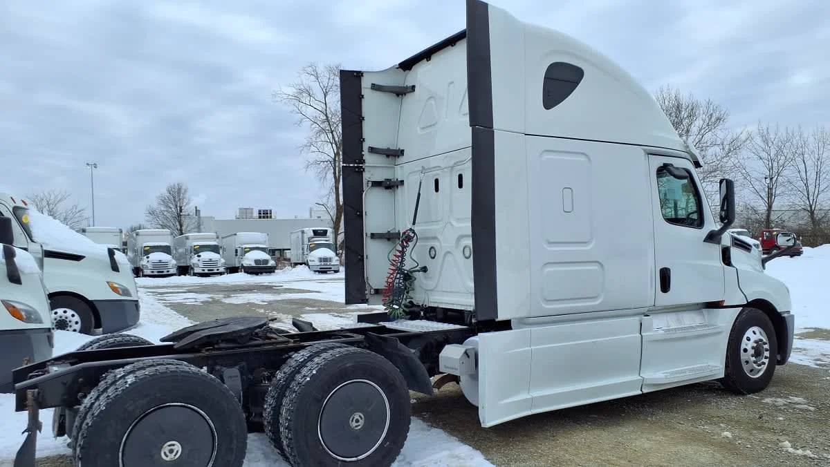 2020 Freightliner Cascadia in West Chester, OH — photo 4