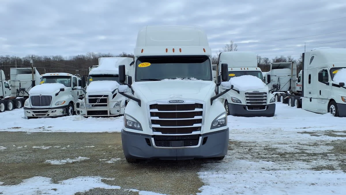 2020 Freightliner Cascadia in West Chester, OH — photo 2