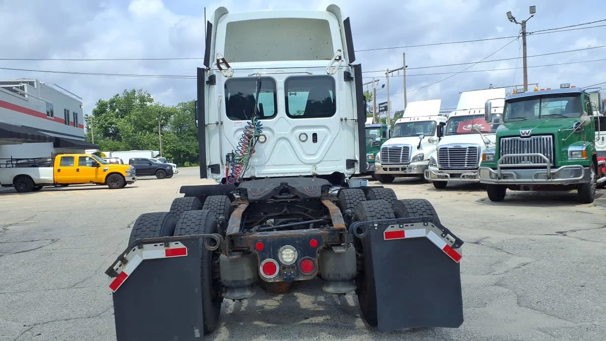 2020 Freightliner Cascadia in Warwick, RI — photo 5
