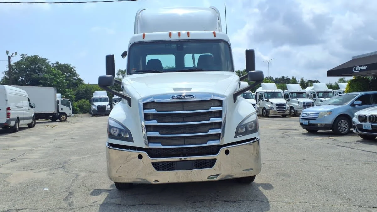 2020 Freightliner Cascadia in Warwick, RI — photo 2