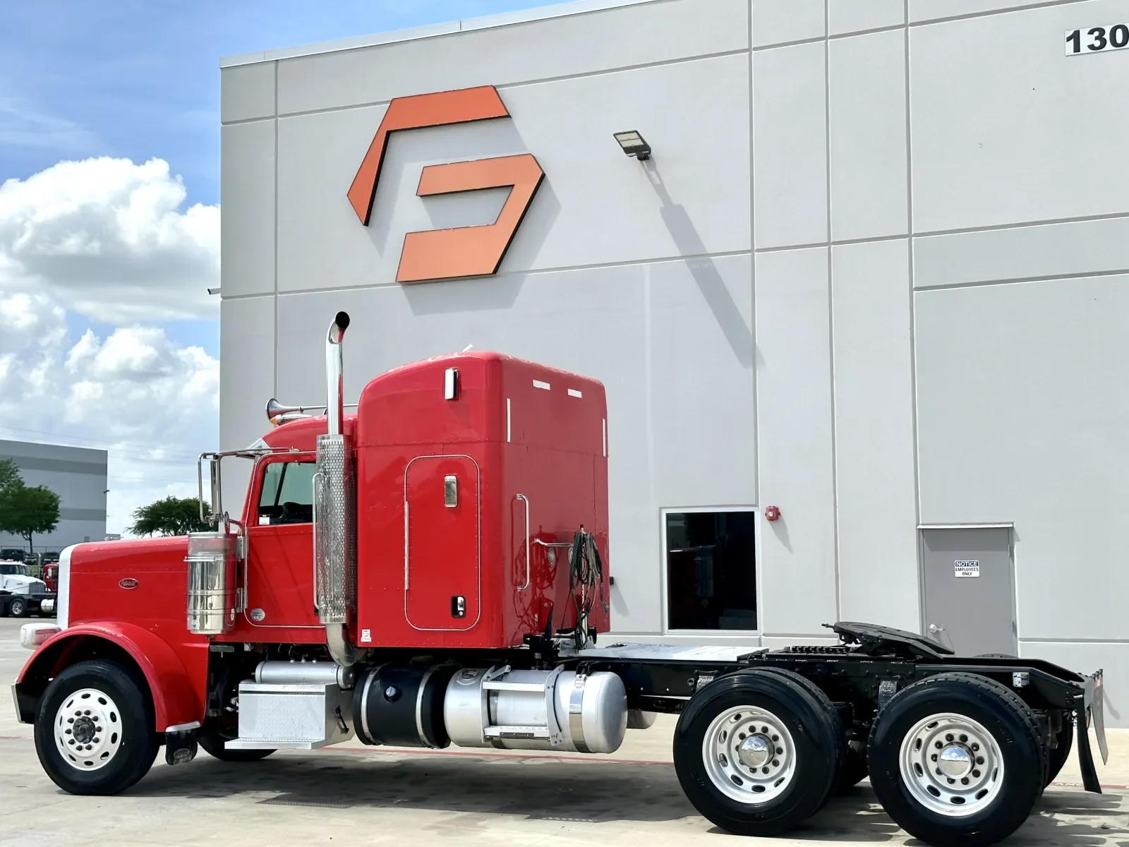 2013 Peterbilt 388 in Hutchins, TX — photo 6