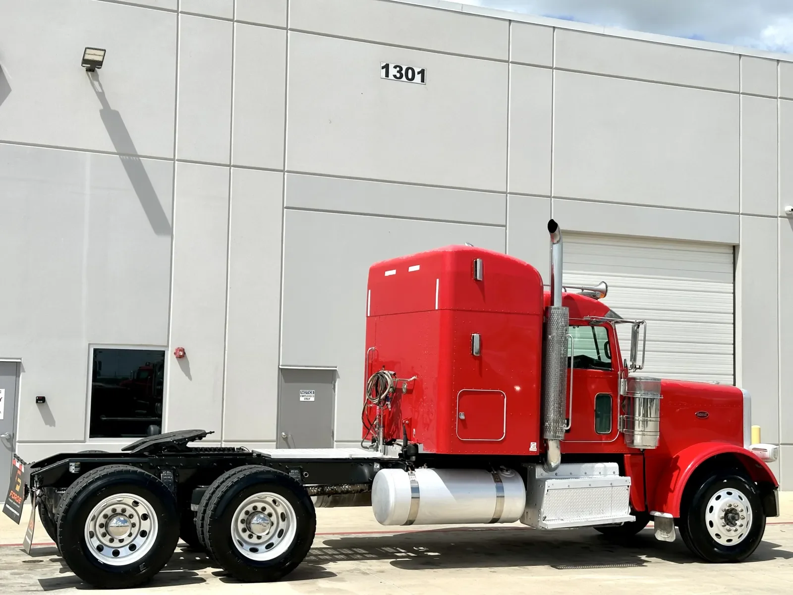 2013 Peterbilt 388 in Hutchins, TX — photo 5