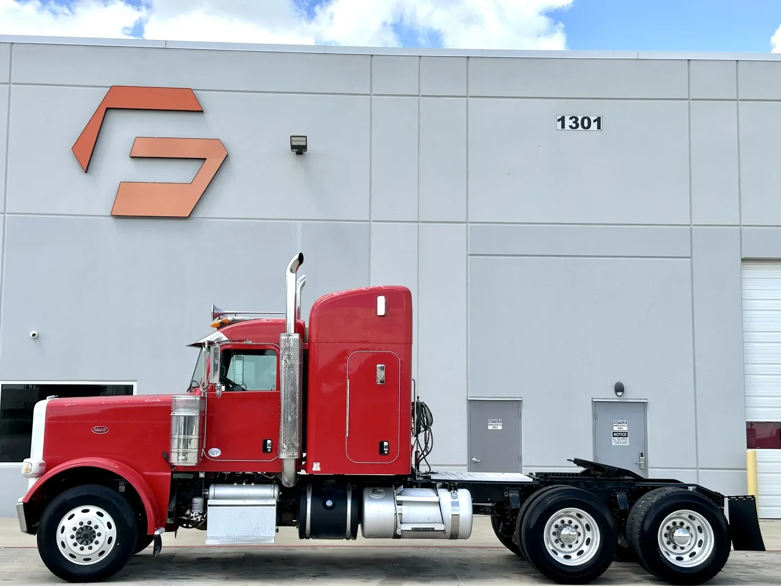 2013 Peterbilt 388 in Hutchins, TX — photo 4