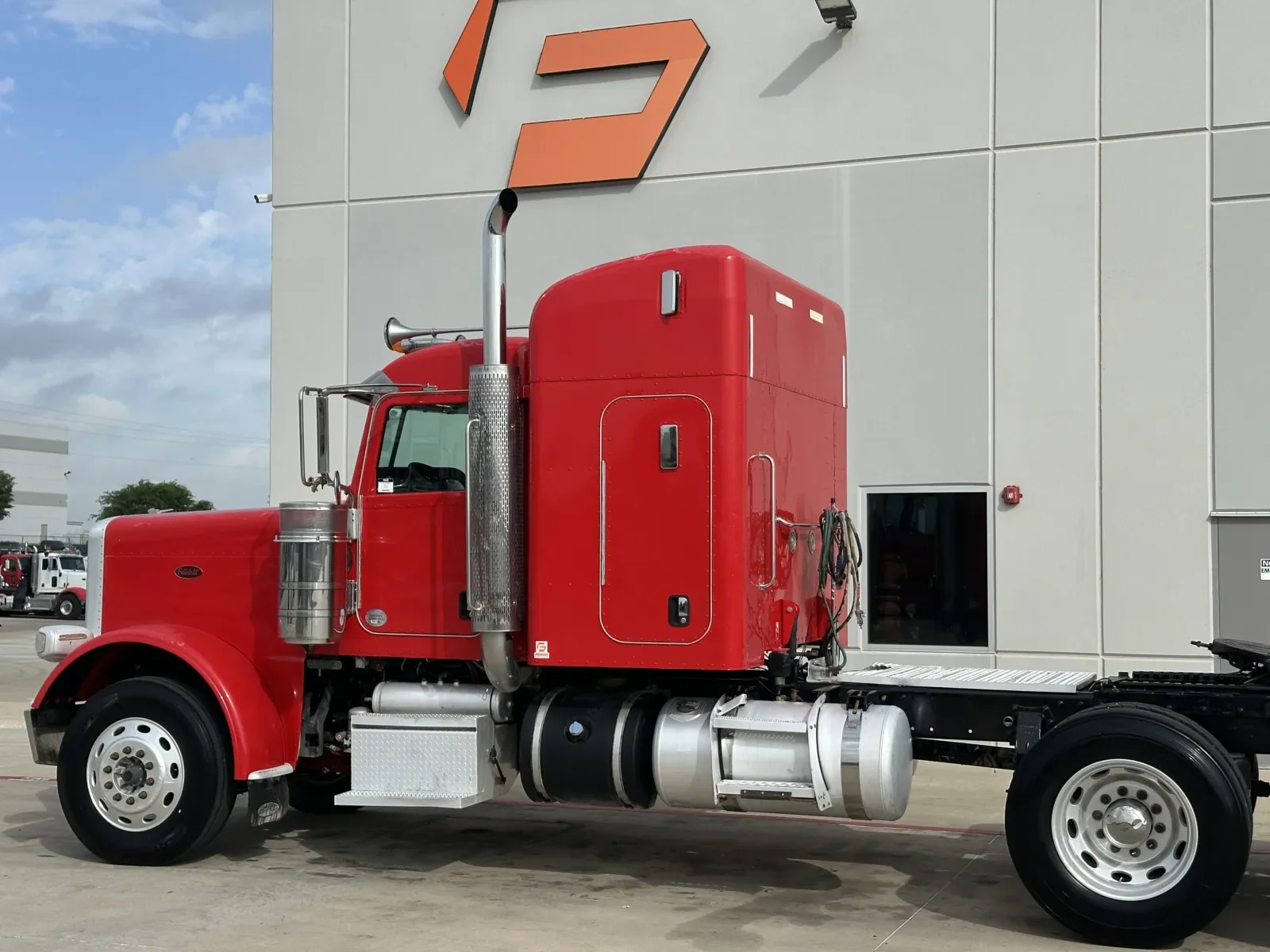 2013 Peterbilt 388 in Hutchins, TX — photo 8