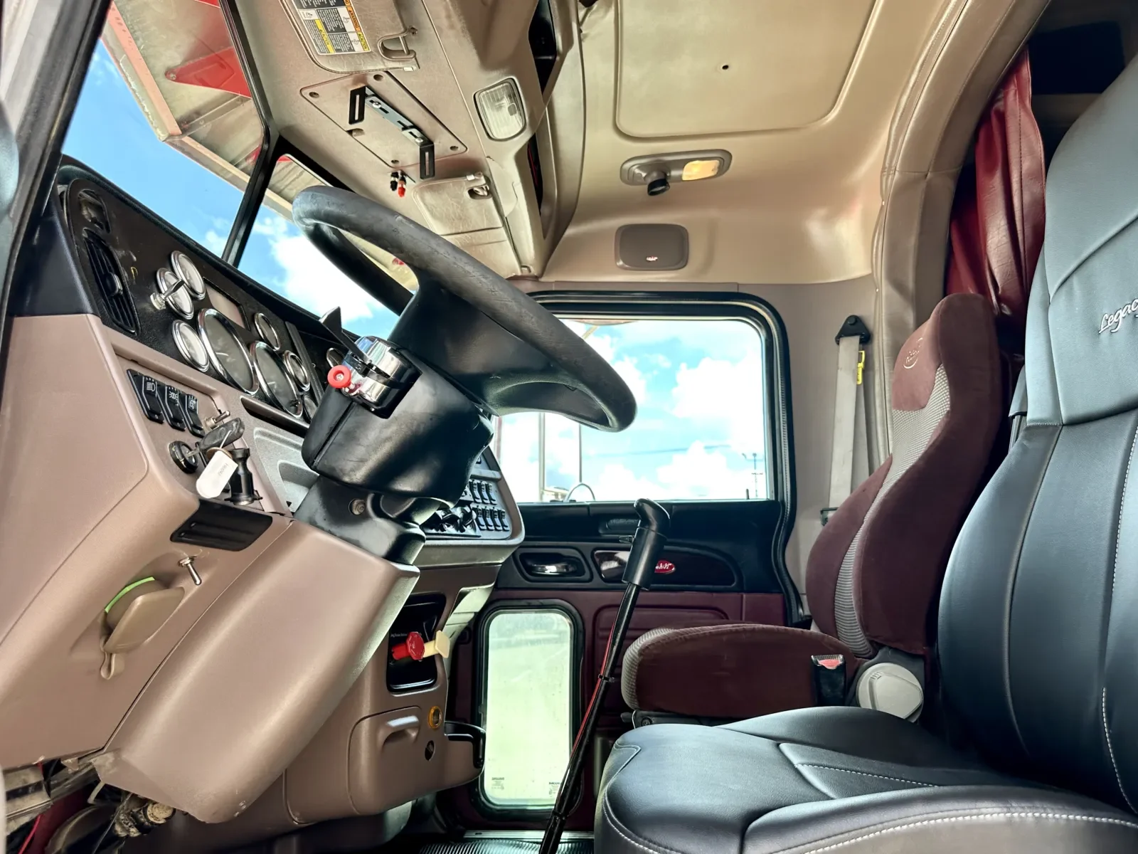 2013 Peterbilt 388 in Hutchins, TX — photo 14
