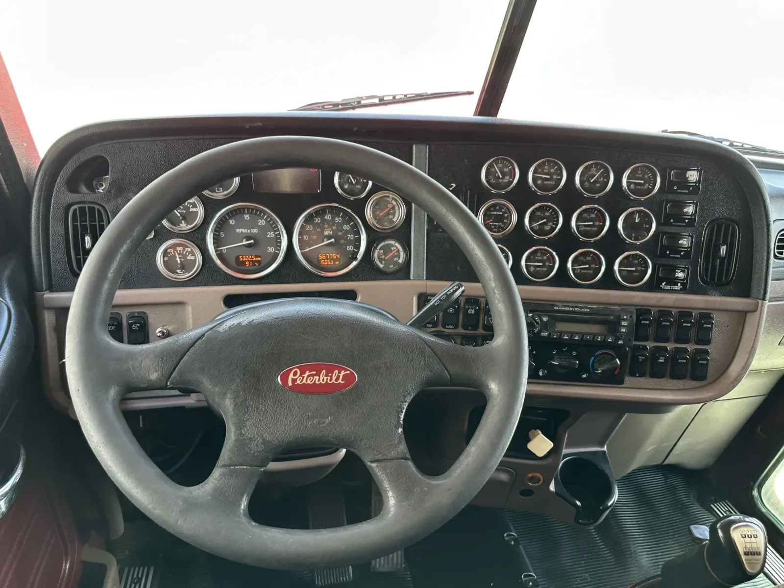 2013 Peterbilt 388 in Hutchins, TX — photo 16