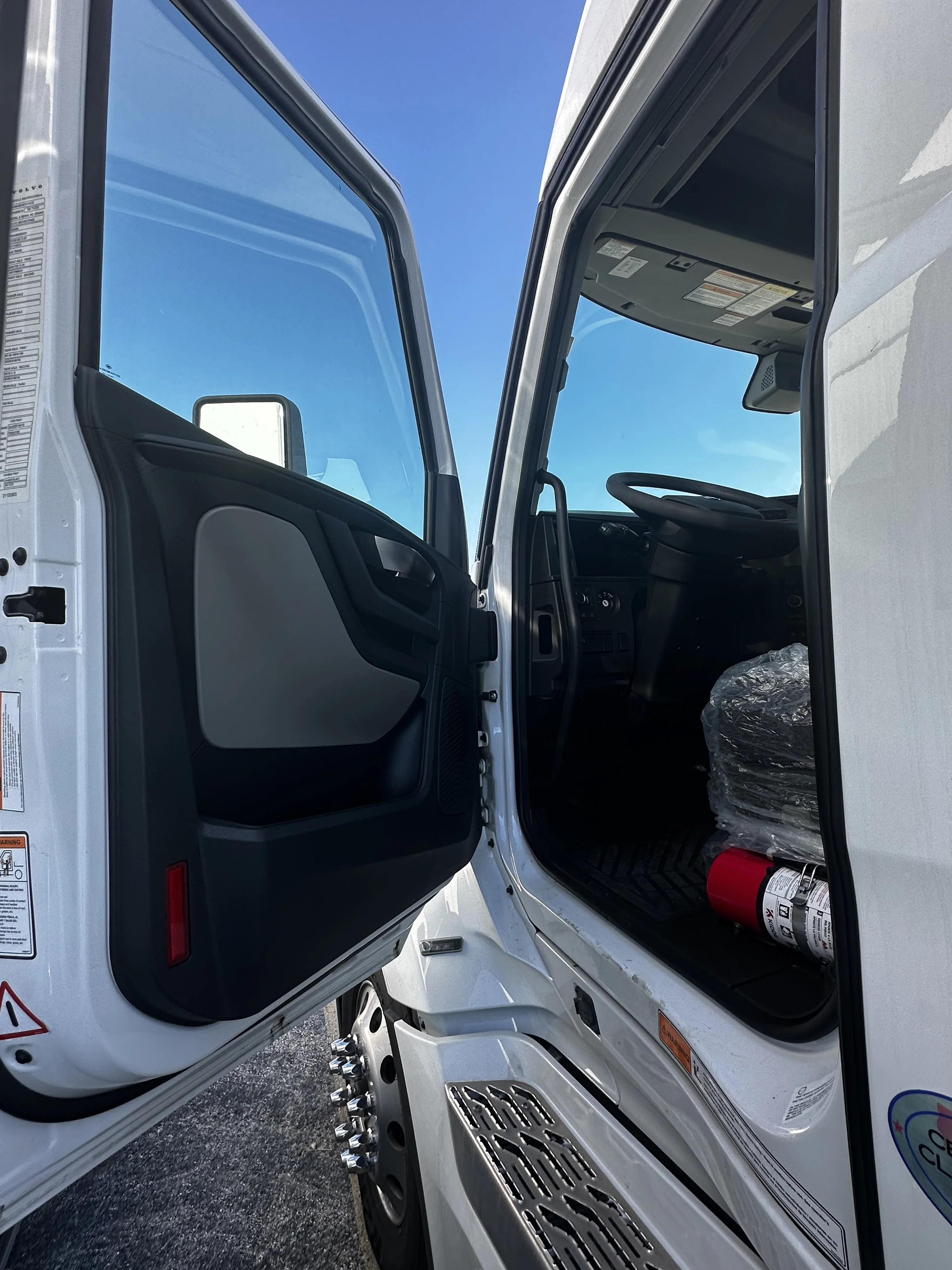 2026 Volvo VNL 860 in Austin, TX — photo 7