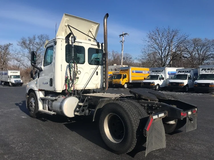 2019 Freightliner Cascadia in Bensalem, PA — photo 5
