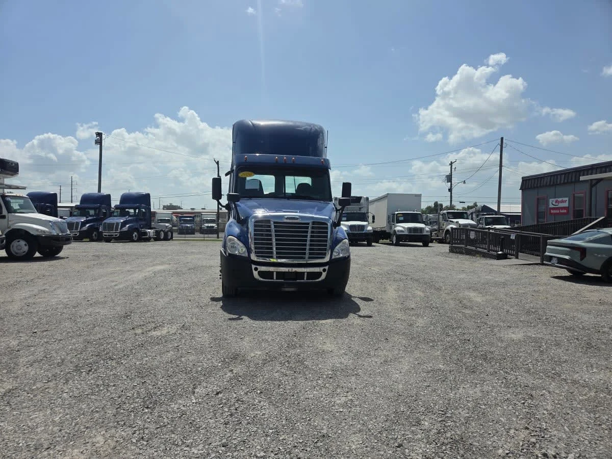 2020 Freightliner Cascadia in St. Rose, LA — photo 2